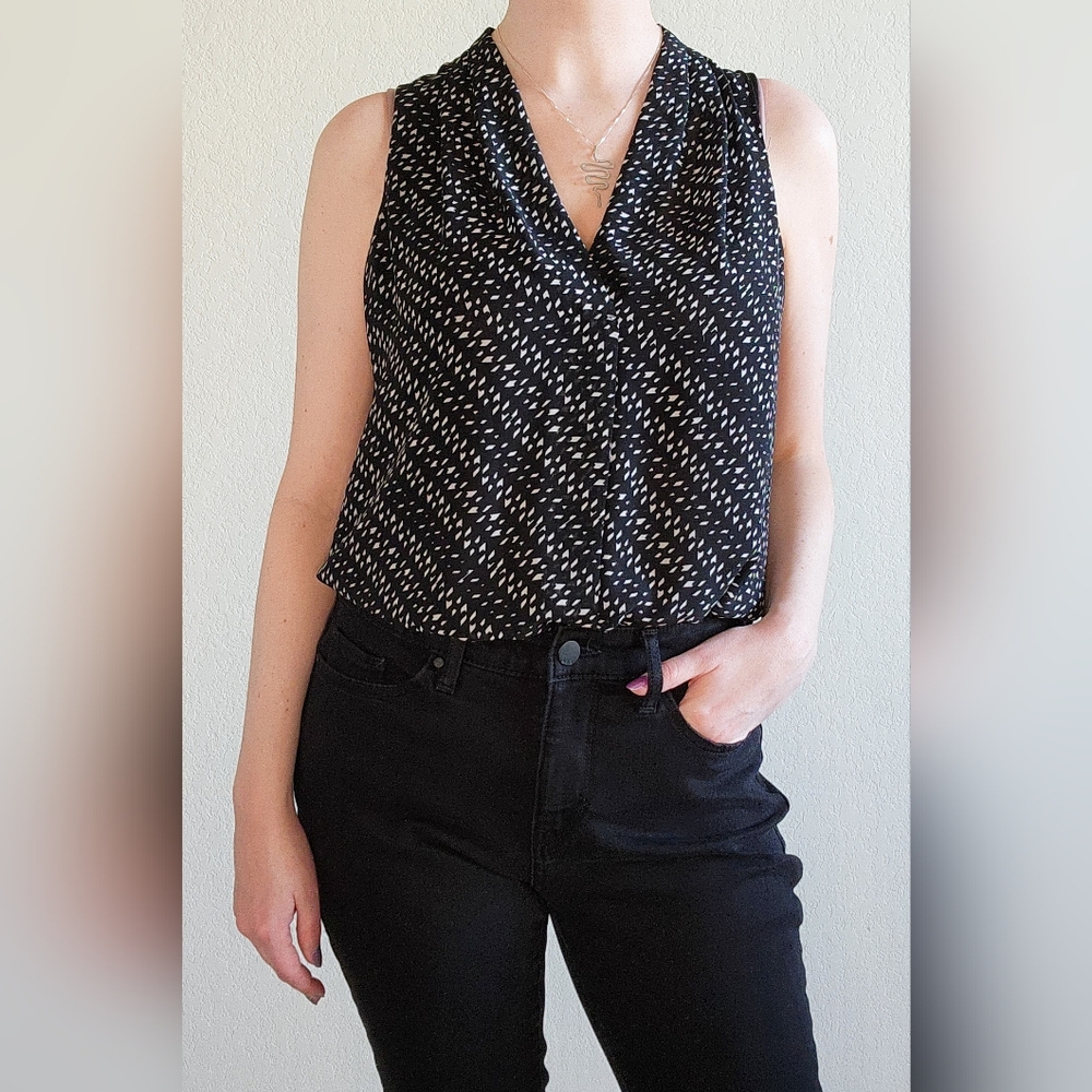 Vince Camuto Black & White Office Sleeveless Blouse, V-neck, Size M